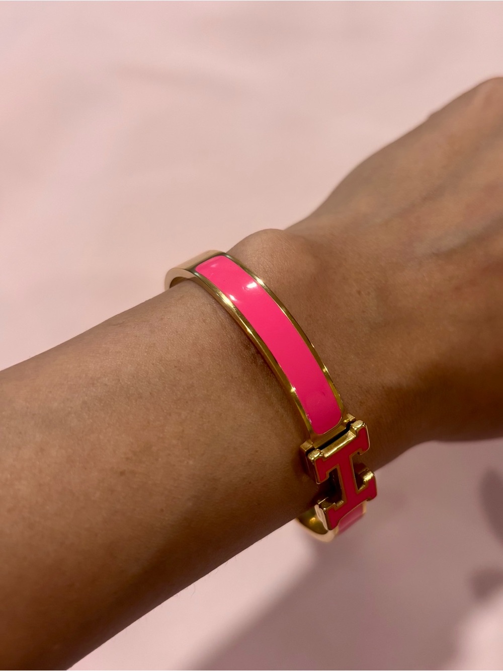 🩷Hot Pink🩷 Clasp Bangle Bracelet Size PM Small Luxury Designer Letter H - Picture 12 of 14